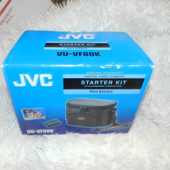 JVC STARTER KIT JVC VU-VF80K CARRY CASE, STRAP, BATTERY PACK, Mini DV tape - Picture 3 of 16